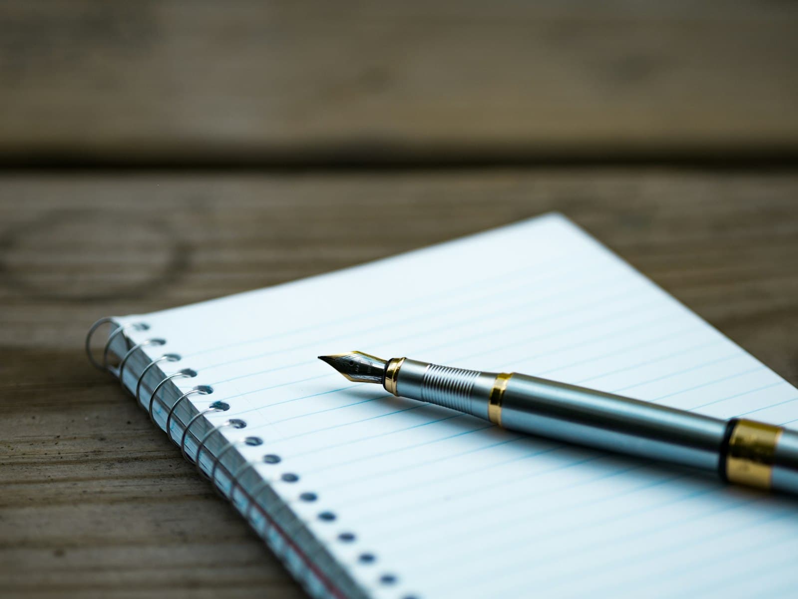 5 Acessórios Baratos que Vão Deixar seu Cantinho de Estudo ou Trabalho Muito Melhor